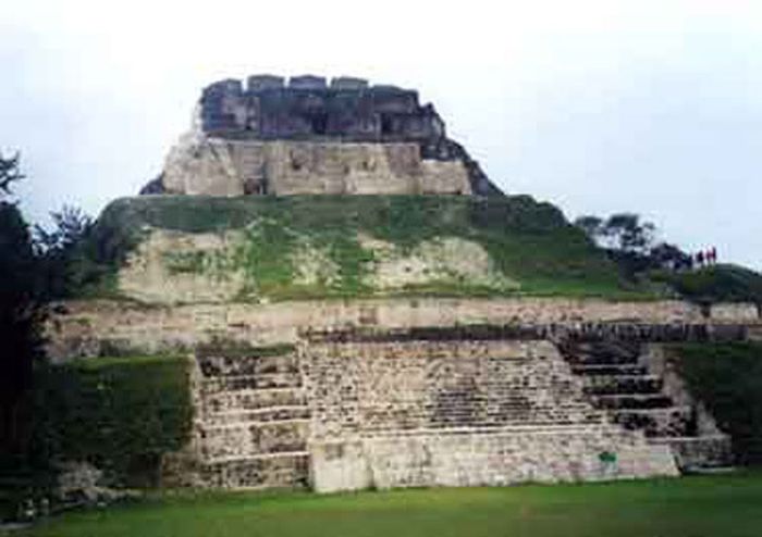 Maya-Dschungel-Ritt mit Caracol Ausflug