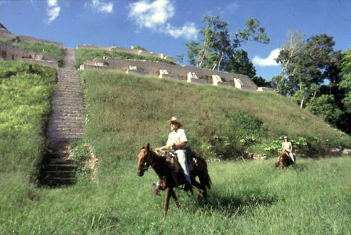 Maya-Dschungel-Ritt mit Caracol Ausflug