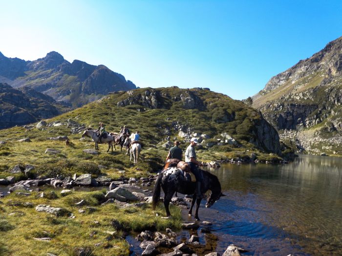 Ausritte in den Pyrenäen und Reiten lernen im Gelände