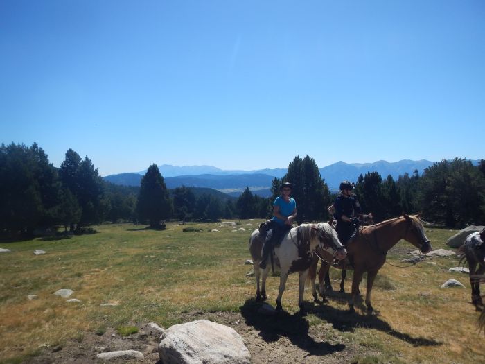 Ausritte in den Pyrenäen und Reiten lernen im Gelände