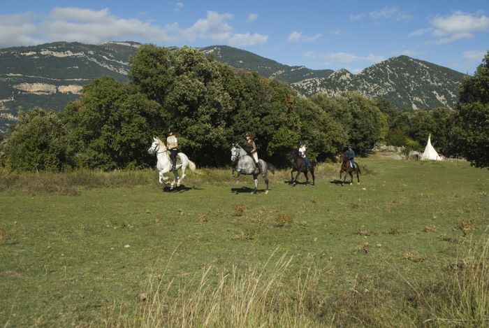 Von den Bergen ans Meer & Besalu Mittelalter Ritt