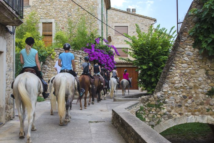 Von den Bergen ans Meer & Besalu Mittelalter Ritt